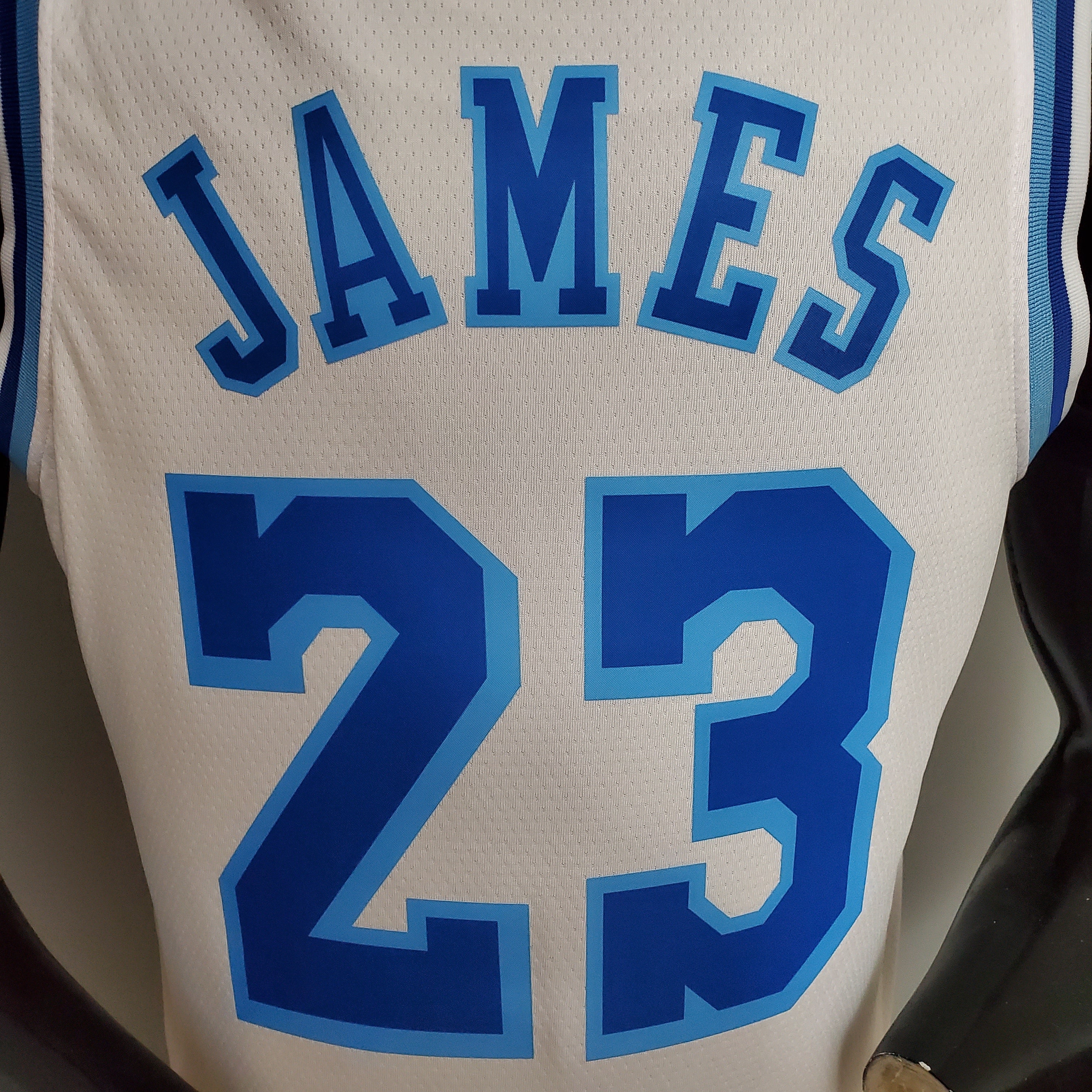 Regata NBA Los Angeles Lakers Retrô Branca (Escolha seu Jogador)