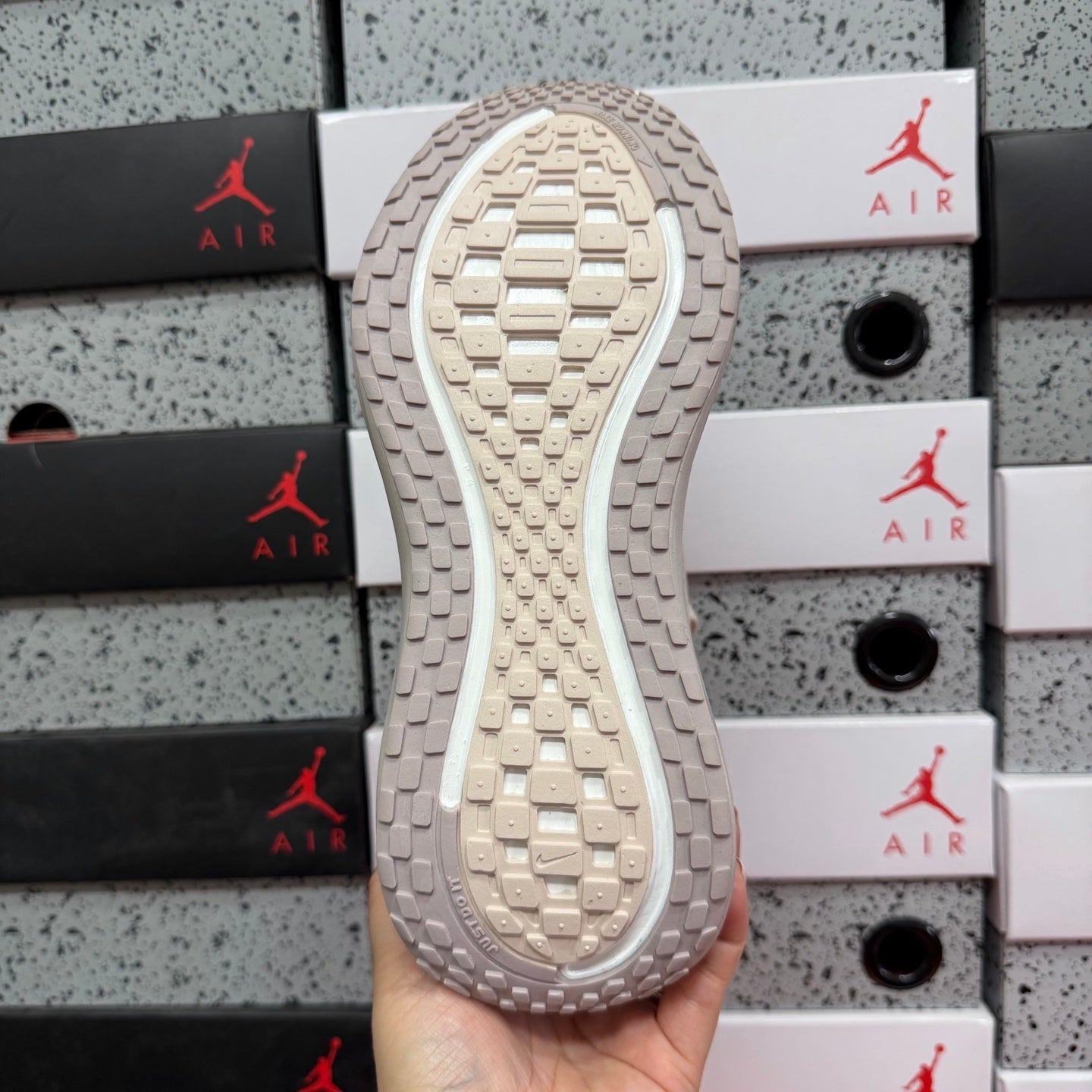 Air Zoom Vomero Plus Ligh Bone pronta entrega