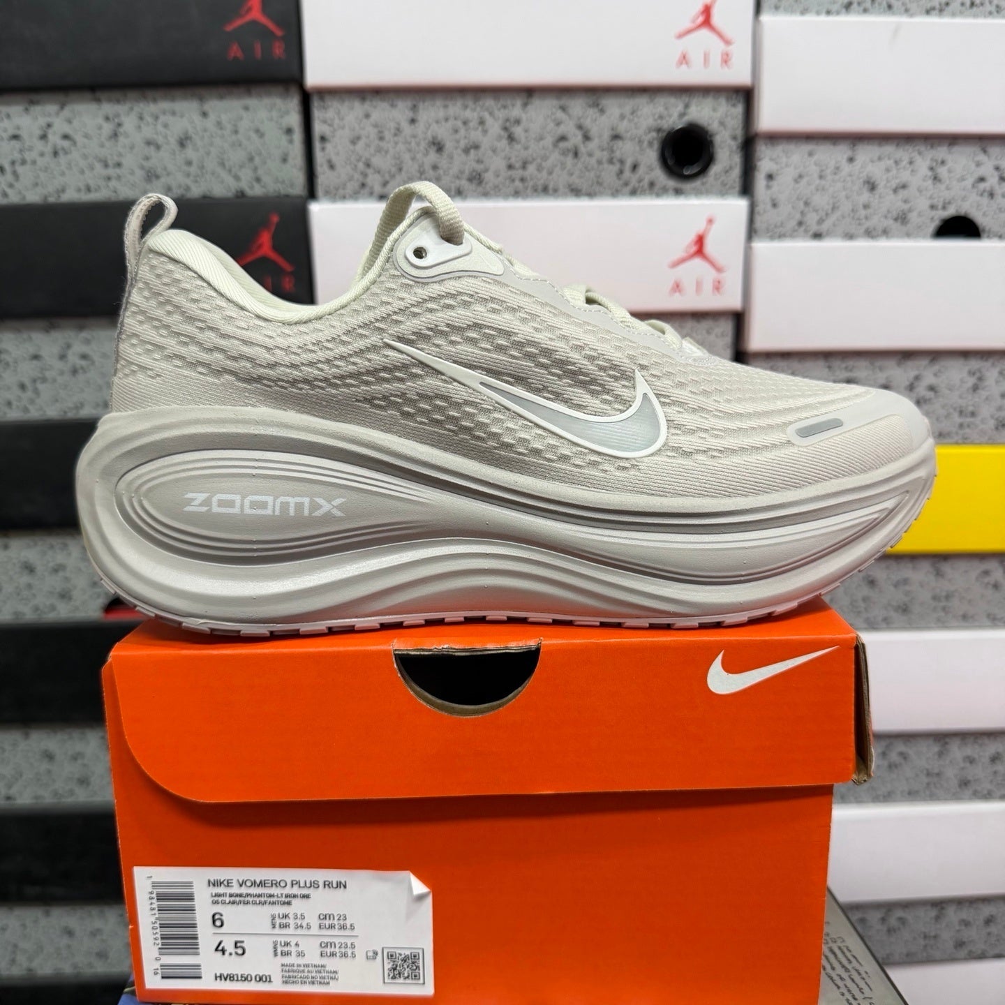 Air Zoom Vomero Plus Ligh Bone pronta entrega