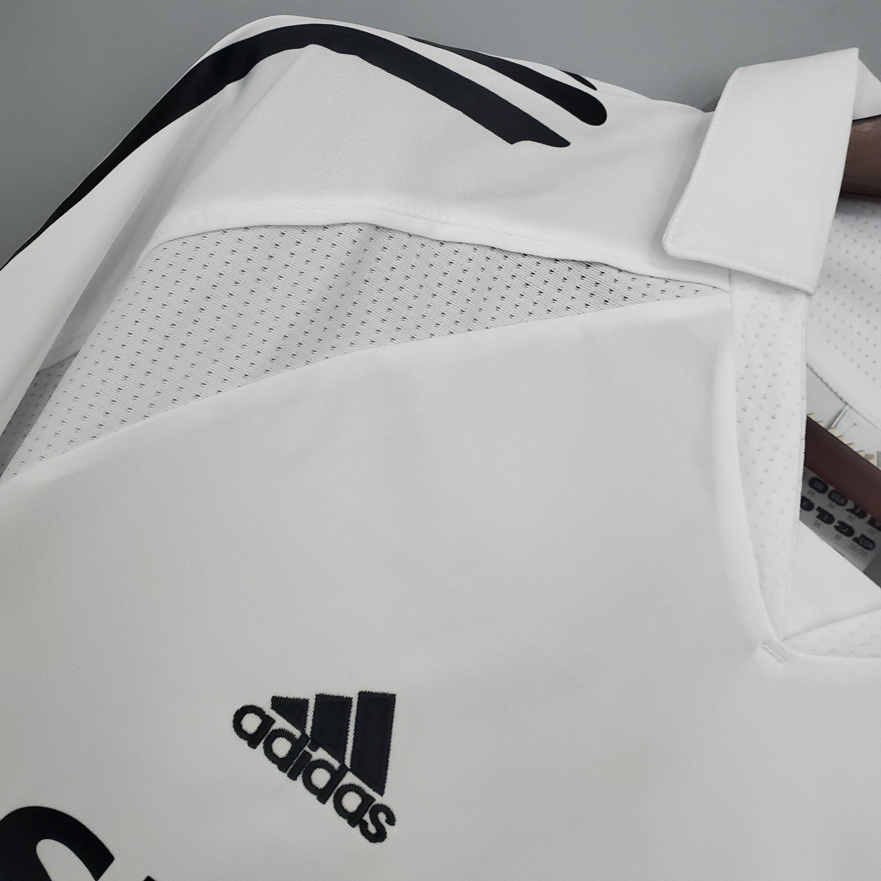 Camisa Retrô Real Madrid 2005/06 Home
