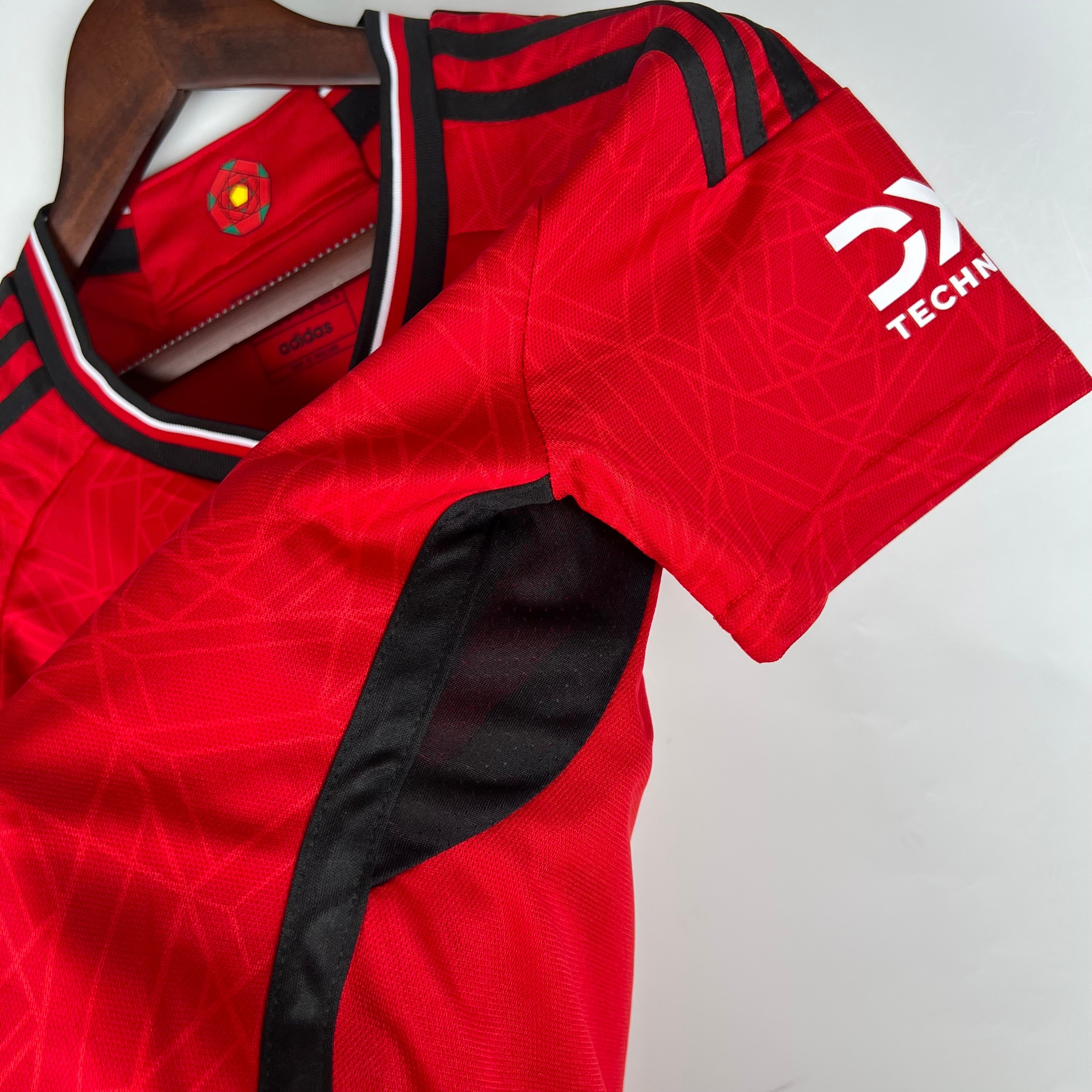 Camisa Feminina Manchester United 2023/24 Home