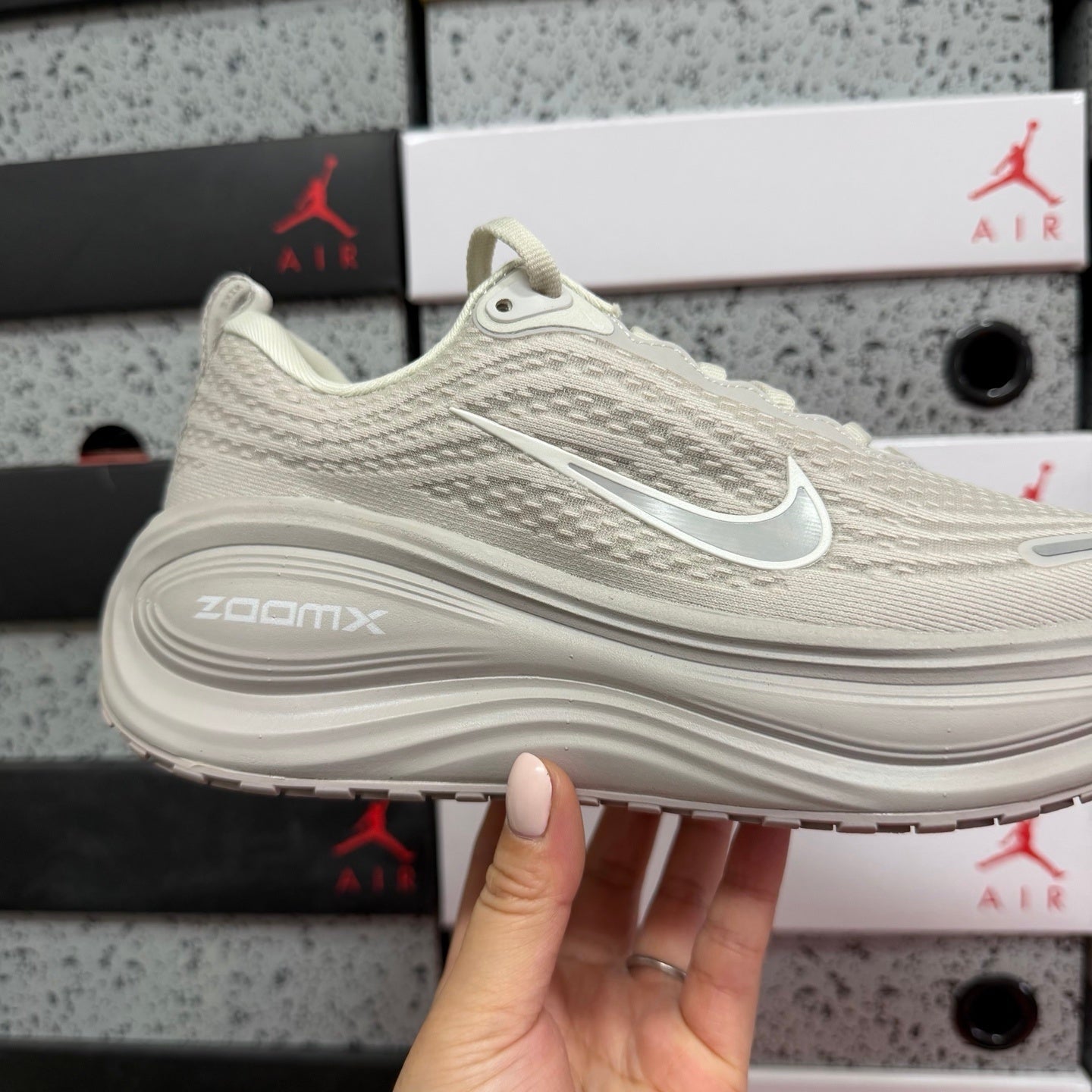 Air Zoom Vomero Plus Ligh Bone pronta entrega