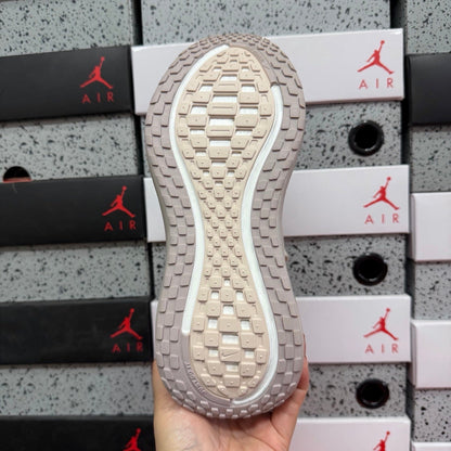 Air Zoom Vomero Plus Ligh Bone pronta entrega
