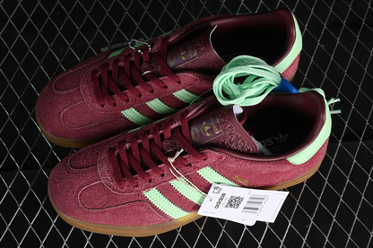 Gazelle indoor shadow red